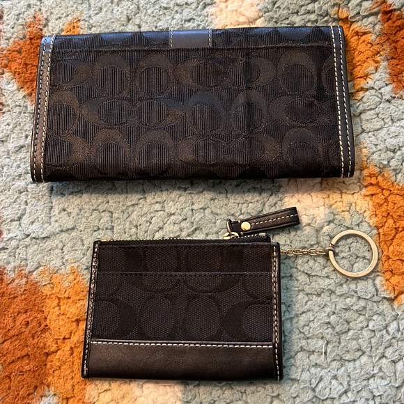 Coach Authentic Signature Wallet and Key pouch - Picture 2 of 14